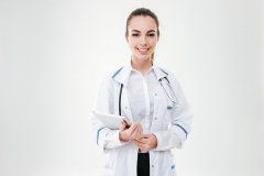 连续打三个喷嚏的含义，打喷嚏连续打3个预兆
