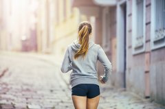 跑步多久才能起到减肥的作用，晨跑和夜跑哪个更加减肥